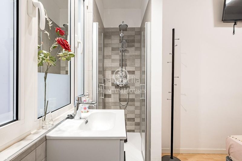 Foto 0c9da303-be79-45d5-842b-9e4390fde6a8. Apartament amb calefacció aparcament a La Nova Esquerra de l´Eixample Barcelona