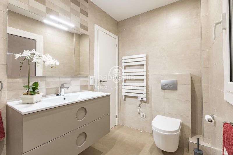 Foto 28b88f0e-49ba-42a5-8478-92d7b27ac6bd. Apartament amb calefacció aparcament a La Nova Esquerra de l´Eixample Barcelona