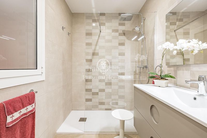 Foto 7f5308d2-52b8-493a-8a65-7fd0b71cbfbb. Apartament amb calefacció aparcament a La Nova Esquerra de l´Eixample Barcelona