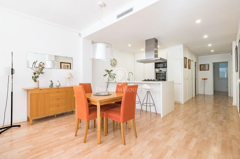 Foto 8b727506-48b9-421c-a6f7-c049f863f0e7. Apartament amb calefacció aparcament a La Nova Esquerra de l´Eixample Barcelona
