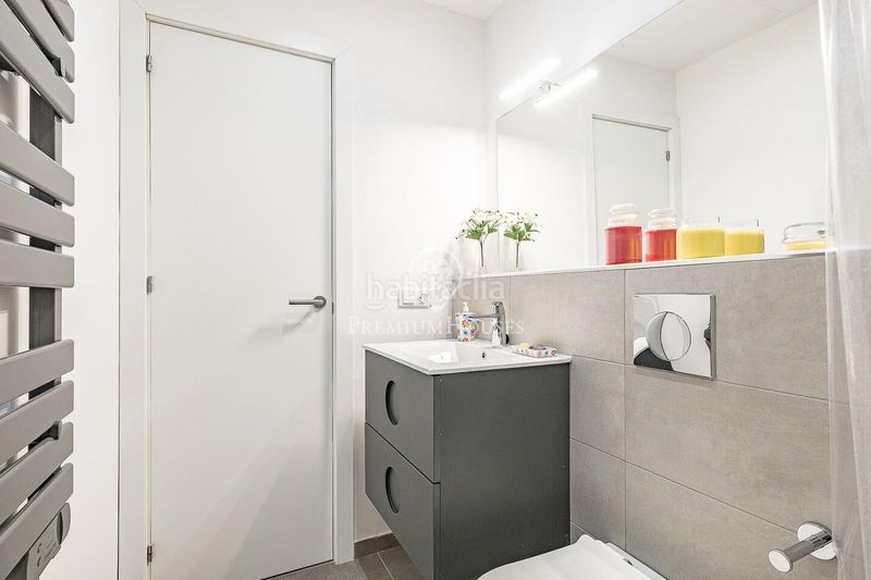 Foto bd721c00-bddf-4975-a033-a996e4b5fb14. Apartament amb calefacció aparcament a La Nova Esquerra de l´Eixample Barcelona
