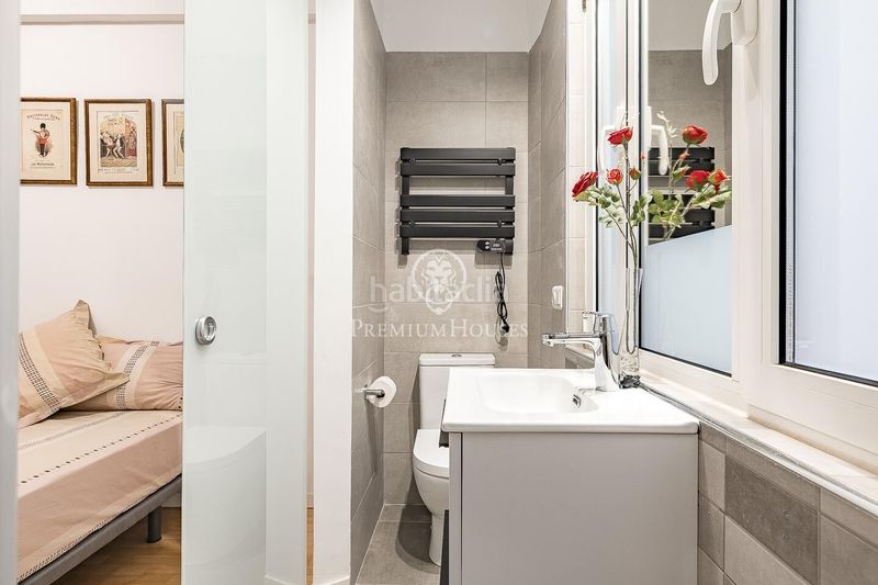 Foto cedd9f7a-7d5b-465a-9d19-6fbb2d6af7cc. Apartament amb calefacció aparcament a La Nova Esquerra de l´Eixample Barcelona