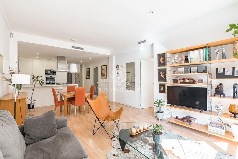 Foto d4659d80-ce09-4fbd-bd9c-52dff454e129. Apartament amb calefacció aparcament a La Nova Esquerra de l´Eixample Barcelona