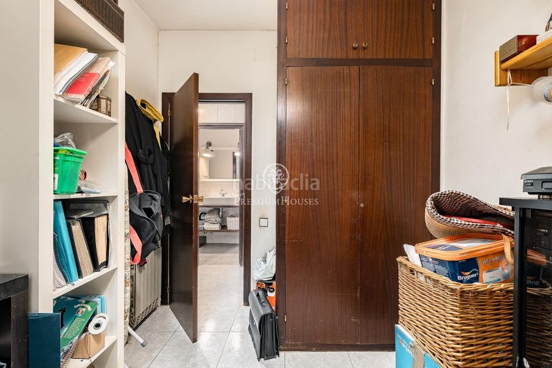 Foto f7a37f0a-25d1-4e3a-89a4-da66e94bbfe2. Pis amb calefacció aparcament a Tres Torres Barcelona