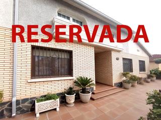 Chalet  Avinguda u. Casa independiente con vivienda completa en planta baja ms buha