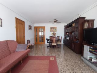 Casa adossada a Santa Perpètua de Mogoda. Espectacular casa adosada unifamiliar de 358 m² en santa perpètu