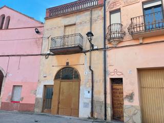 Casa  Plaça dels arbres 15. Casa en venta al centro de la población