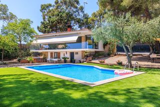 Chalet  Carrer sant miquel 6. Exclusivo chalet unifamiliar aislado con piscina y vistas panorá