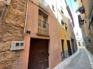 Casa adossada  Carrer de la civaderia 6. ¿buscas una casa en el corazón de montblanc?