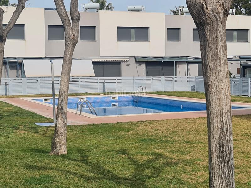 Foto 22b1d05b-c87c-4736-b63b-a428db046a71. Casa aparellada amb calefacció aparcament piscina a Mont-roig del Camp