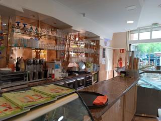 Locale commerciale in Plaça de la Font