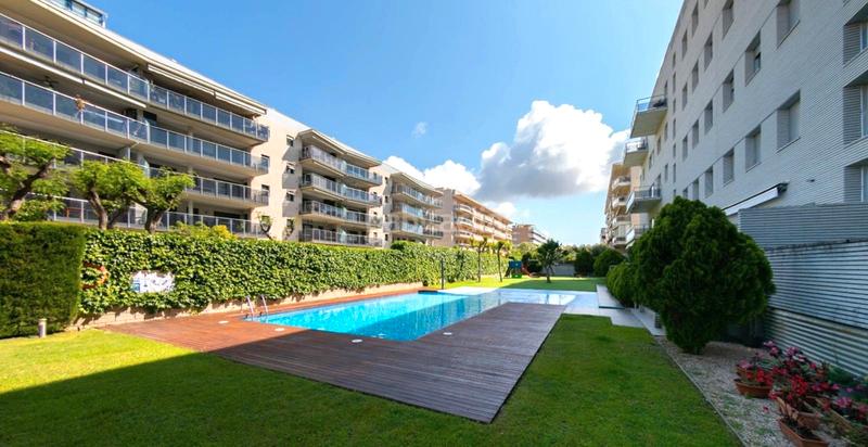 Foto 0c913c40-8a1f-45f9-bf88-1de9ca32b359. Duplex avec cheminée chauffage parking piscine dans Salou