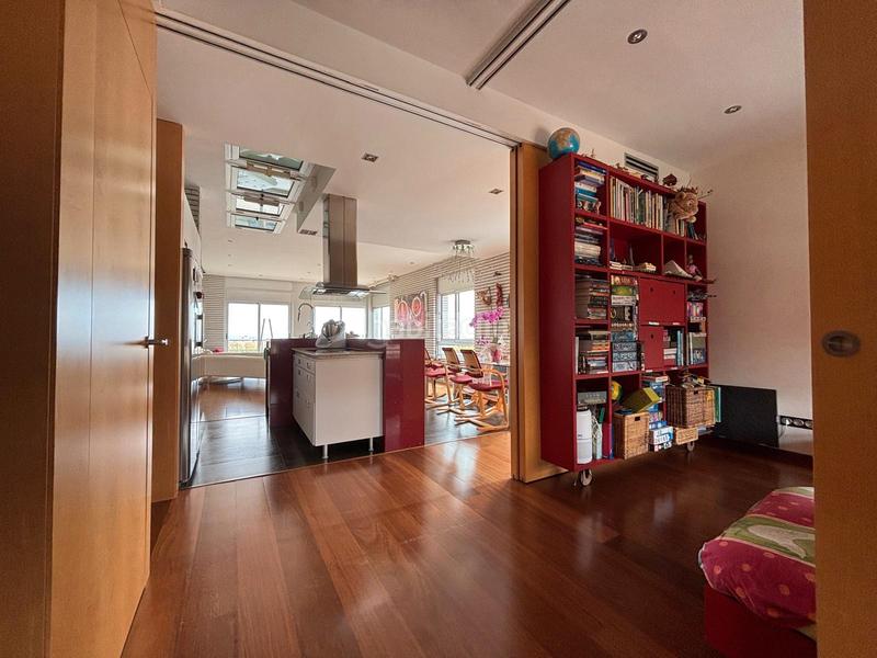 Foto bbbc972d-0dce-429a-acac-a10a692743b9. Duplex avec cheminée chauffage parking piscine dans Salou