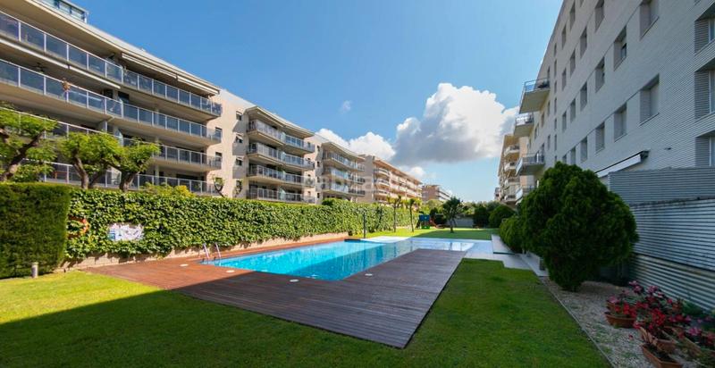 Foto fe080efb-fdea-4163-865e-2d38e3af9ab9. Dúplex amb xemeneia calefacció aparcament piscina a Salou