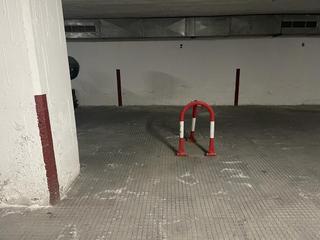 Parking coche en Centro. Plaza de parking en gran capitán, amplia y buena rampa de acceso