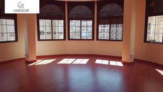 Alquiler Oficina  Calle moreria. Oficina luminosa de 170 m en una ubicación privilegiada, junto a