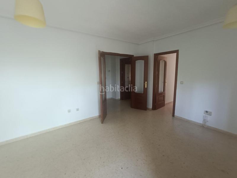 Foto 270603c5-f477-4ea0-b216-728cff8538e4. Piso luminosa vivienda con terraza y piscina comunitaria en parque azahara en Córdoba