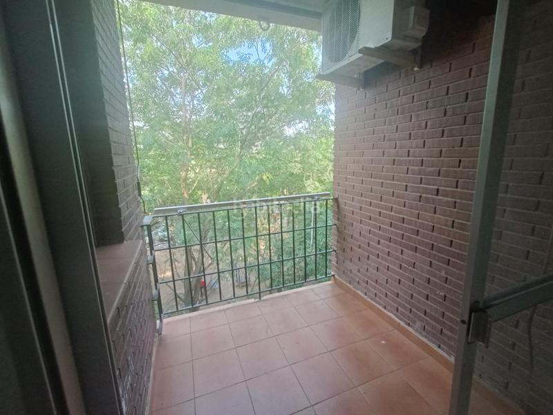 Foto 3a666d8f-5d41-4cd1-ba6b-461bd8697c06. Piso luminosa vivienda con terraza y piscina comunitaria en parque azahara en Córdoba