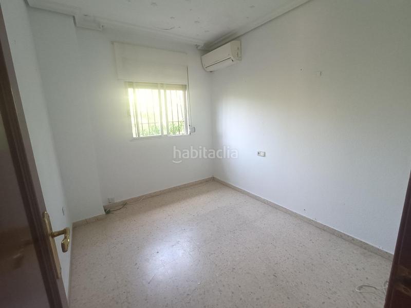 Foto 4168e2b1-72a6-4bf9-93f0-bdde95d76b5c. Piso luminosa vivienda con terraza y piscina comunitaria en parque azahara en Córdoba