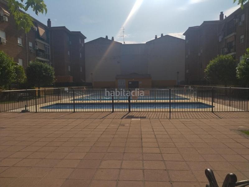 Foto 5788145e-ca1d-4c79-8aa3-cd118de590a9. Piso luminosa vivienda con terraza y piscina comunitaria en parque azahara en Córdoba