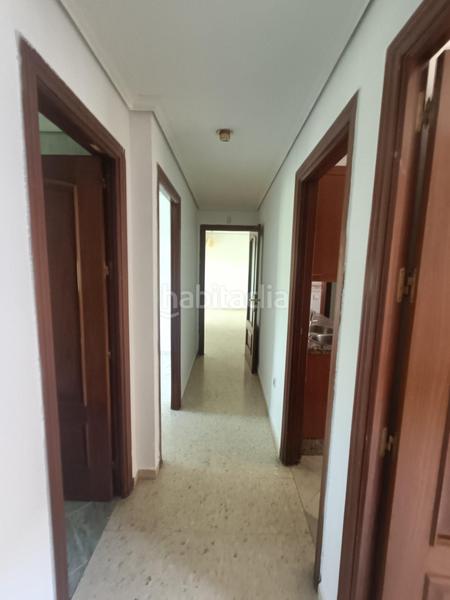 Foto 6695723a-8ca8-43ff-b190-19e7a67e9a6d. Piso luminosa vivienda con terraza y piscina comunitaria en parque azahara en Córdoba