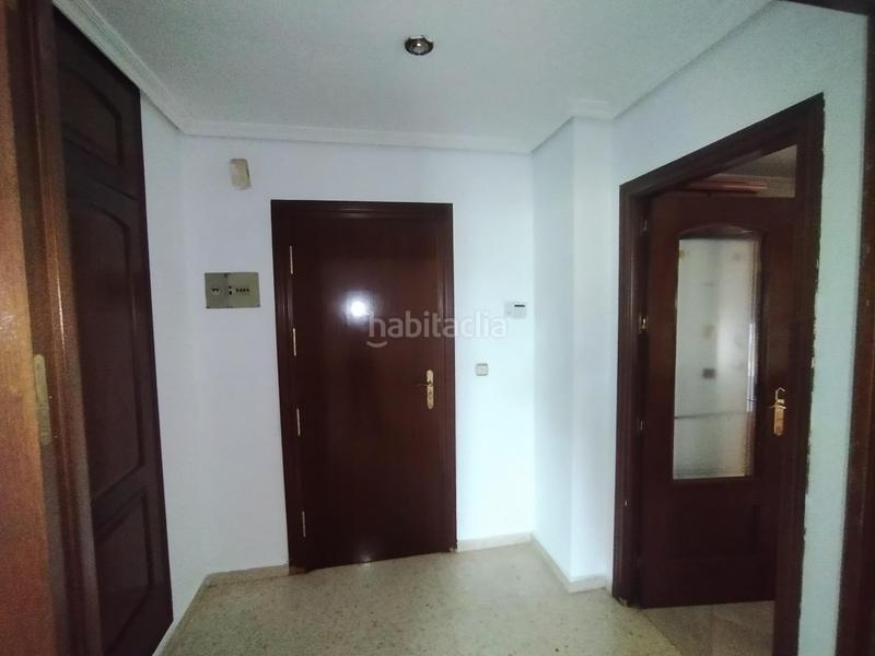 Foto 6974375a-a2d6-4de1-a268-0066c6d70106. Piso luminosa vivienda con terraza y piscina comunitaria en parque azahara en Córdoba