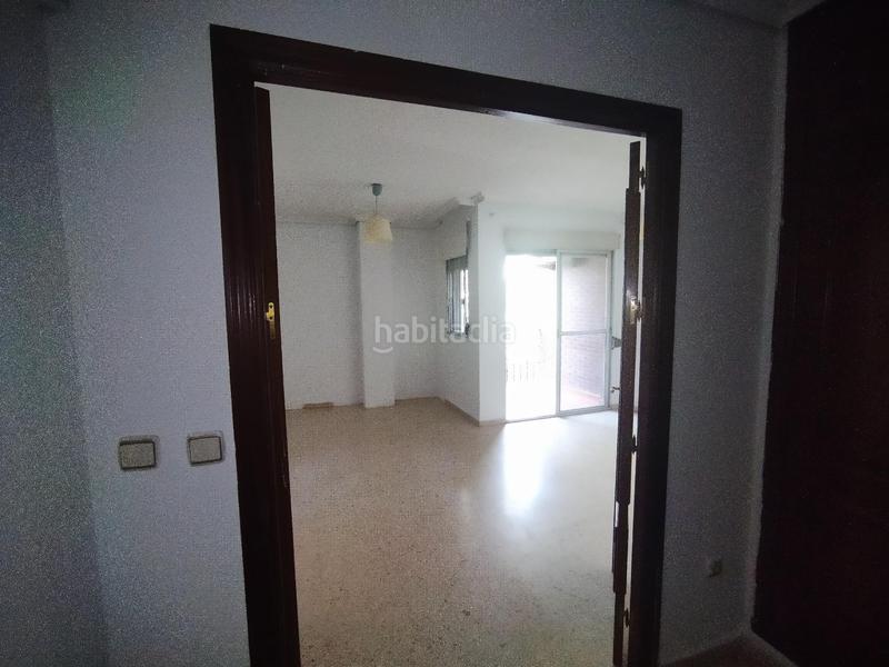 Foto c50d615d-c8c7-40af-acd5-d98dc960c29d. Piso luminosa vivienda con terraza y piscina comunitaria en parque azahara en Córdoba