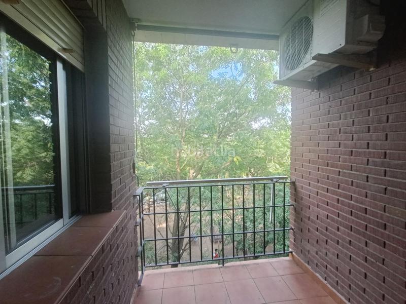 Foto d651a94d-ad9a-4ef5-99b7-78aa48a6ff3e. Piso luminosa vivienda con terraza y piscina comunitaria en parque azahara en Córdoba