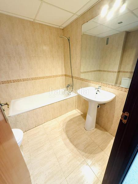 Foto c9db0e4f-f24b-4586-8b96-7f91231baddb. Piso excelente piso de 4 dormitorios y 2 baños con cochera y trastero junto vial y renfe en Córdoba
