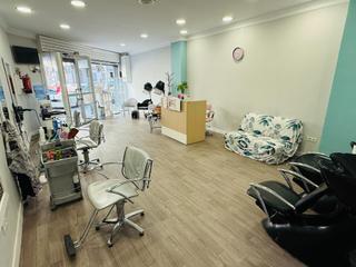 Location Local commercial  Calle del compositor ramón medina. Traspaso en alquiler de negocio centro de estetica y belleza