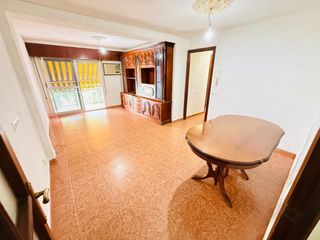 Pis  Puente genil. Vivienda con 3 dormitorios, 1 baño y terraza