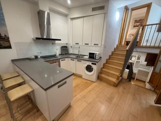 A tre livelli in Casco Histórico  - Ribera - San Basilio. Coqueto y amplio apartamento de un dormitorio junto plaza de la