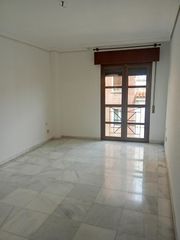 Lloguer Pis a Centro. Alquiler de piso en zona centro, junto a plaza de colón