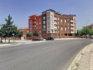 Location Rez-de-chaussée  Calle profesor domínguez ortiz. Piso con enorme terraza en barrio de los periodistas de granada