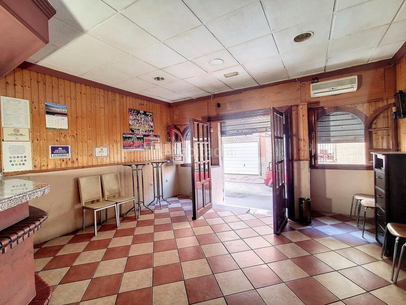 Foto 89438c15-1707-46d9-9f63-68db9e2cdf7e. Local comercial barcafetería en venta junto al centro de salud en Armilla