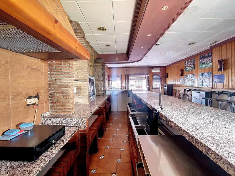Foto a1977965-8033-45dd-b67f-5be24858fe4c. Local comercial barcafetería en venta junto al centro de salud en Armilla