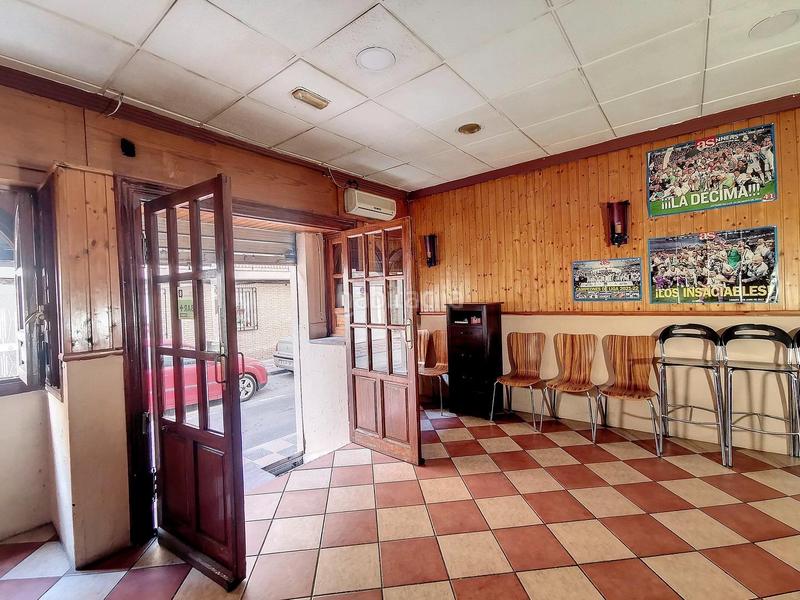 Foto fa603404-ed0e-4a9f-b14d-3585f36952bb. Local comercial barcafetería en venta junto al centro de salud en Armilla