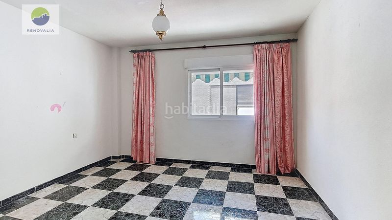 Foto c393ed28-f873-4f67-bd6c-50be2be1d434. Casa amb aparcament a Avda. De los Ogíjares Armilla