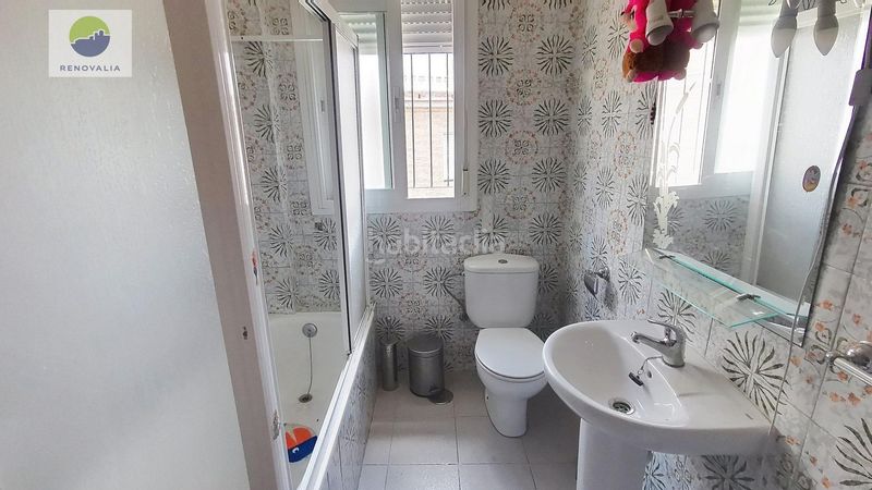 Foto c7fa81ab-90f4-41b8-949d-5e640dd0c9bf. Casa amb aparcament a Avda. De los Ogíjares Armilla
