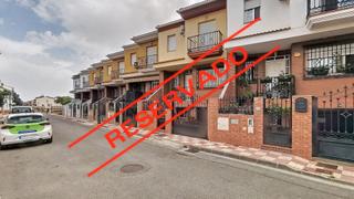 Location Maison jumelée à San Miguel. Adosada sin amueblar junto al centro comercial nevada en armilla