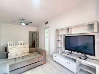 Rent Flat  Avenida juan pablo ii. Piso reformado para estudiantes junto a traumatología en granada