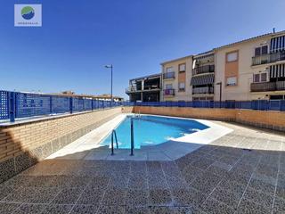 Planta baja en Calle fray bartolom de las casas 5. Piso con piscina a la entrada de las gabias