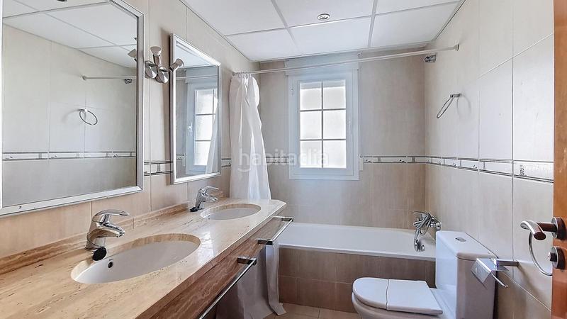 Foto a1753f4e-7777-45e6-844e-a27a3adf4e9f. Reihenhaus mit heizung parking in San Miguel Armilla