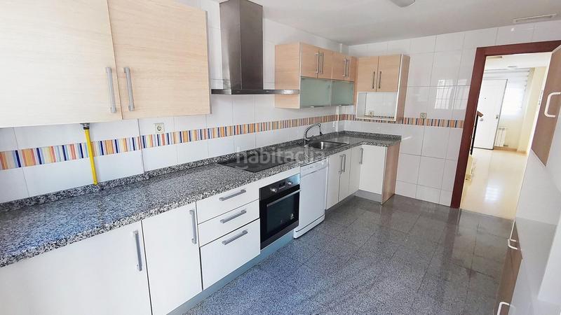 Foto d2368564-6bec-41c1-817b-0c940ab1be9b. Maison jumelée avec chauffage parking dans San Miguel Armilla