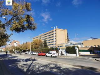 Pis  Calle ribera del beiro. Piso frente a hospital de traumatología en granada