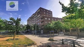 Pis  Calle cadiar 10. Piso en el barrio de la rosaleda de granada