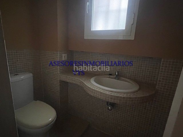 Foto 2a721b9c-1a71-4531-972f-53001b6a6598. Chalet en calle abeto 19 ¡bajada de precio! urbanización la juliana: ahora por tan solo 295.000 €. en Bollullos de la Mitación