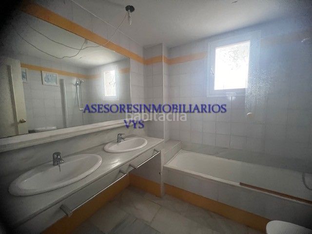 Foto 7ae1c5dc-af81-41a8-813f-da5ae3b79b72. Chalet en calle abeto 19 ¡bajada de precio! urbanización la juliana: ahora por tan solo 295.000 €. en Bollullos de la Mitación