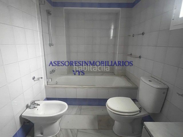 Foto 9b404bbf-26a0-4336-b6c2-928426f10c45. Chalet en calle abeto 19 ¡bajada de precio! urbanización la juliana: ahora por tan solo 295.000 €. en Bollullos de la Mitación