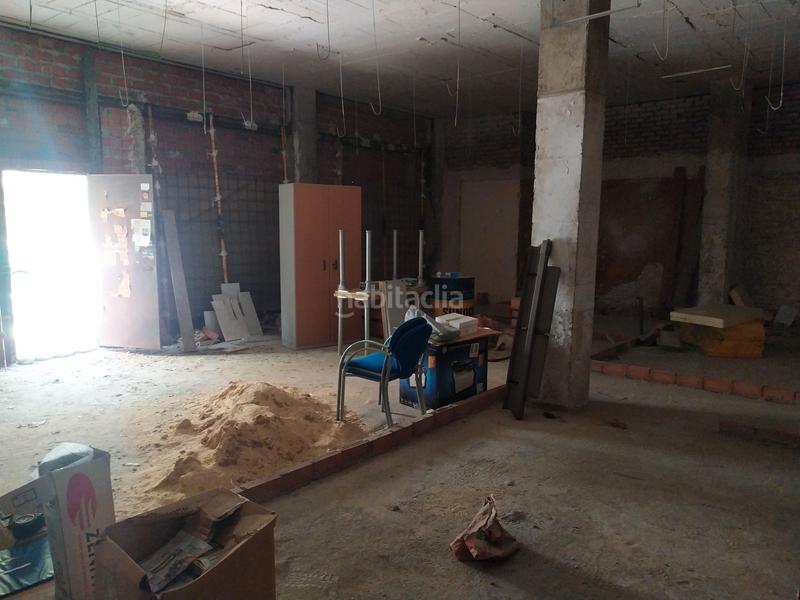 Foto 73406c5f-458b-4402-bcdd-c10eff4c9cf2. Location local commercial dans calle andrés bernáldez 1a dans Sevilla